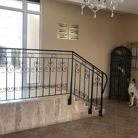 아파트 Spacious, 1 Bed Apt, Dawn Park 써니비치